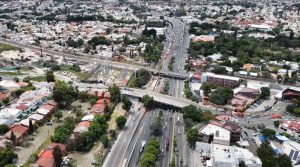Imagen de Se implementan ajustes viales temporales en Bernardo Quintana por obra federal del tren México–Querétaro 11