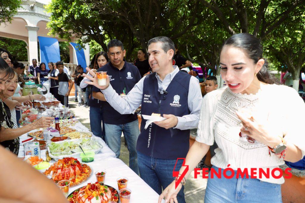 Entrega DIF Estatal paquetes alimentarios en comunidad de Moroleón.