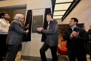 Imagen de Asiste Felifer Macías a la inauguración de las oficinas del periódico Plaza de Armas 31
