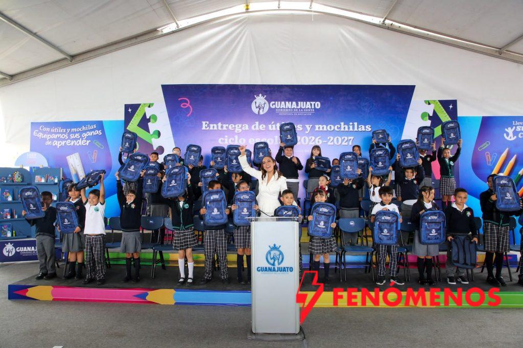Inicia Gobierno de la Gente entrega de paquetes de útiles escolares y mochilas en Celaya.