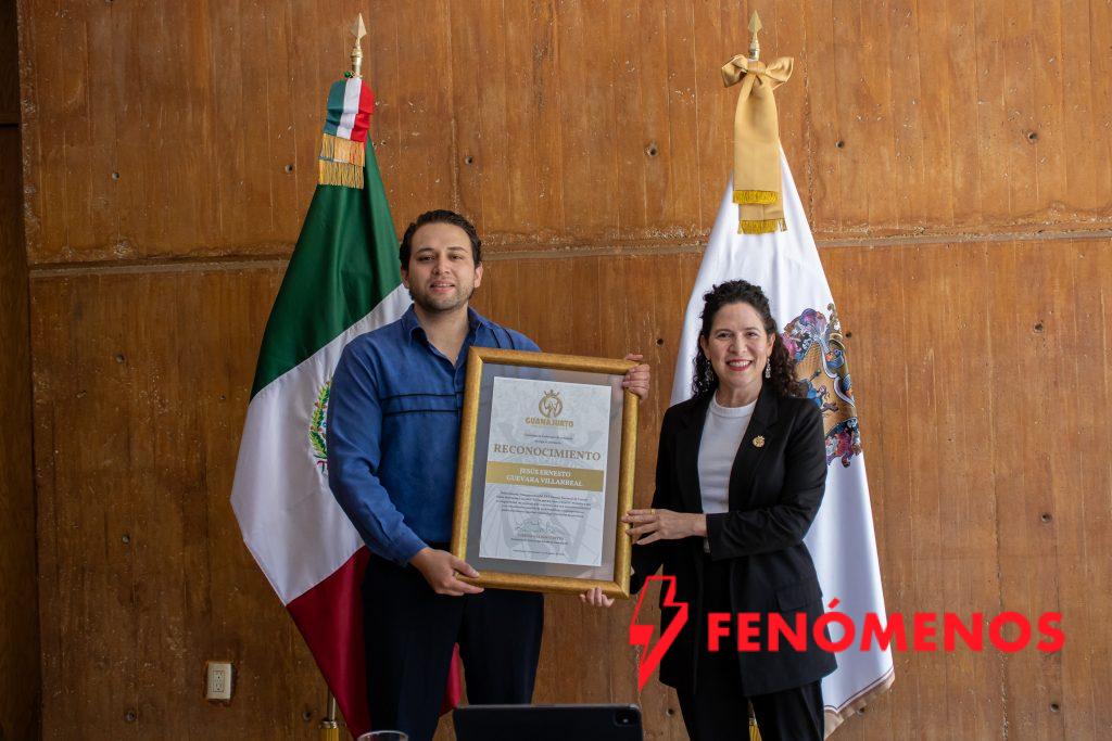Jesús Ernesto Guevara Villarreal recibe el XXV Premio Nacional de Cuento Efrén Hernández