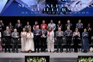 Imagen de Asiste Felifer Macías a la entrega de reconocimientos al Profesionista del Año 2025 23