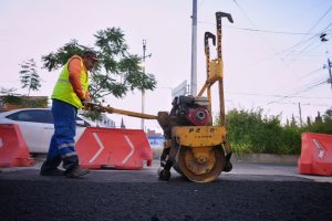 Imagen de Supervisa Felifer Macías los trabajos de bacheo para reducir afectaciones al tránsito 16
