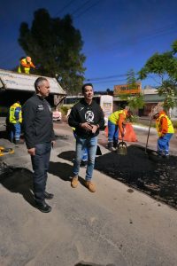 Imagen de Supervisa Felifer Macías los trabajos de bacheo para reducir afectaciones al tránsito 18