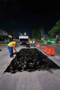 Imagen de Supervisa Felifer Macías los trabajos de bacheo para reducir afectaciones al tránsito 20