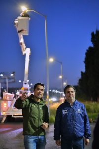 Imagen de Felifer Macías supervisa la instalación de 330 nuevas luminarias en el Libramiento Norponiente 27