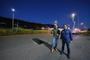 Imagen de Felifer Macías supervisa la instalación de 330 nuevas luminarias en el Libramiento Norponiente 25