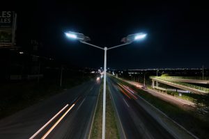 Imagen de Felifer Macías supervisa la instalación de 330 nuevas luminarias en el Libramiento Norponiente 26