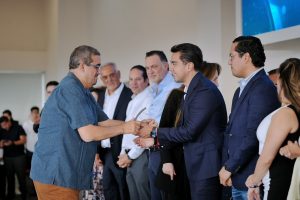 Imagen de Asiste Felifer Macías al homenaje "Héroes de la Salud" 2