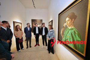 Asiste Felifer Macías a la inauguración de la exposición “Lomelius, la Pintura Eterna”