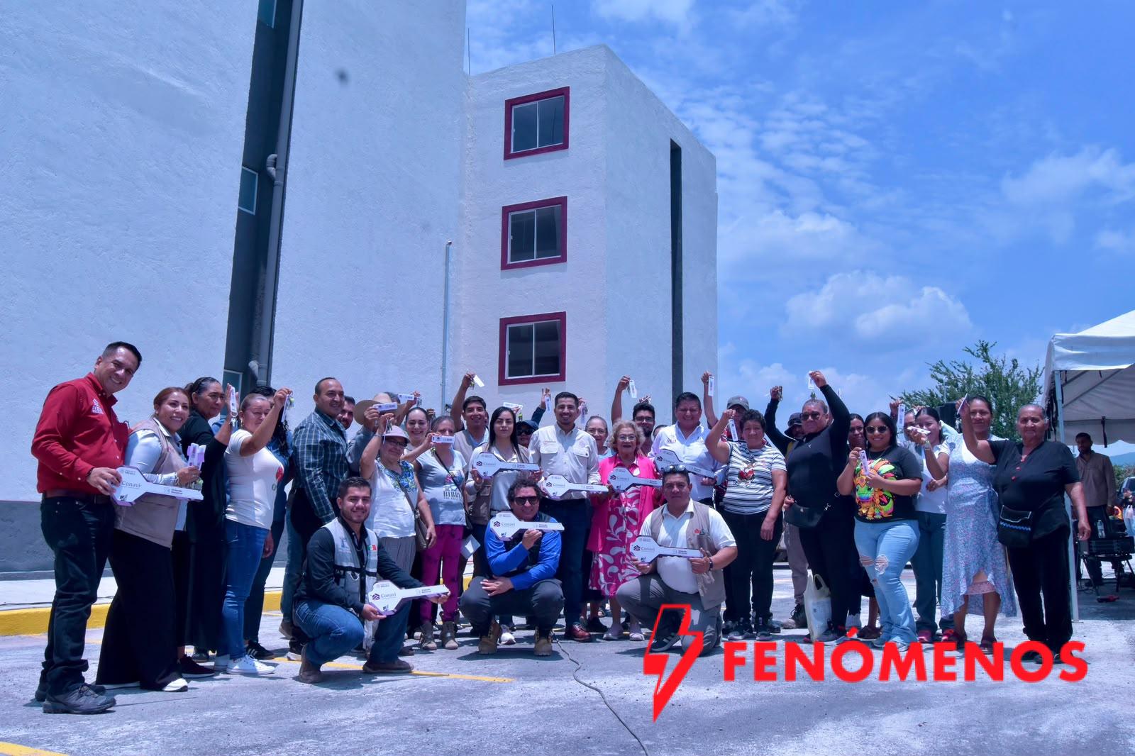 Más de 30 familias de Yurécuaro reciben las llaves de su nuevo hogar