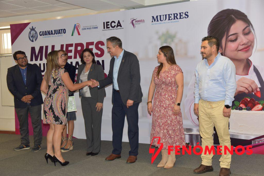 Con capacitación, 65 mujeres de Irapuato fortalecen su autonomía económica