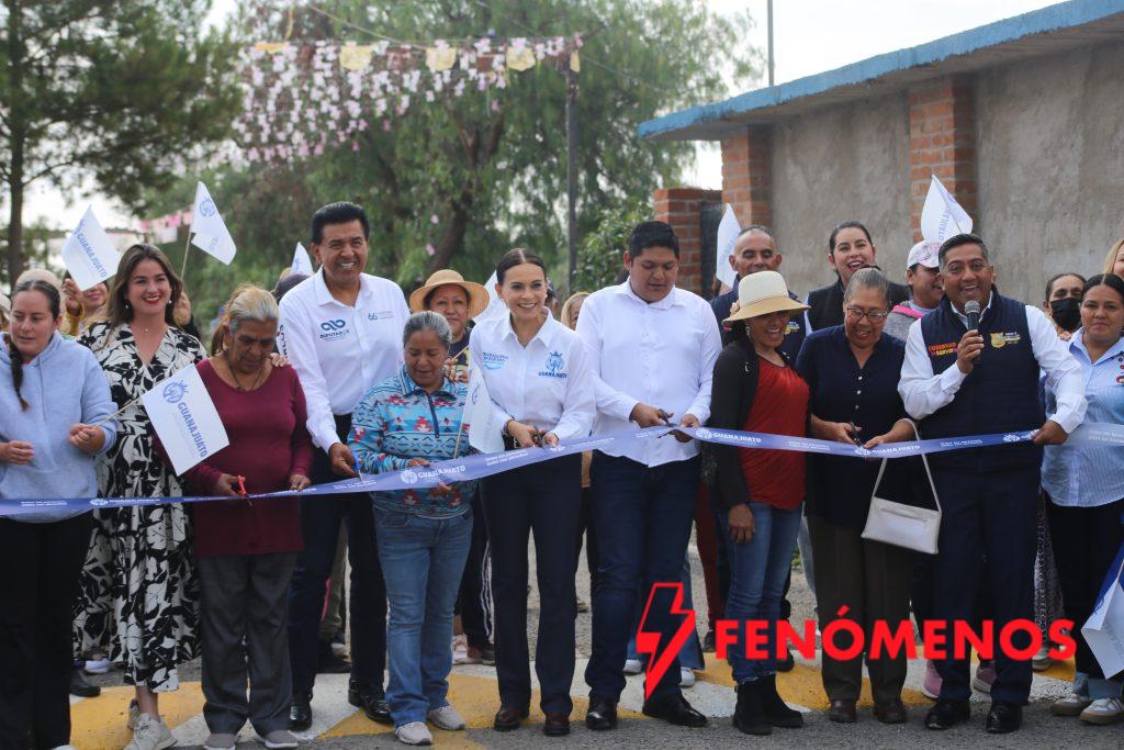 Pavimentan calle San Diego de la Unión, con recursos de migrantes, gobierno estatal y municipal