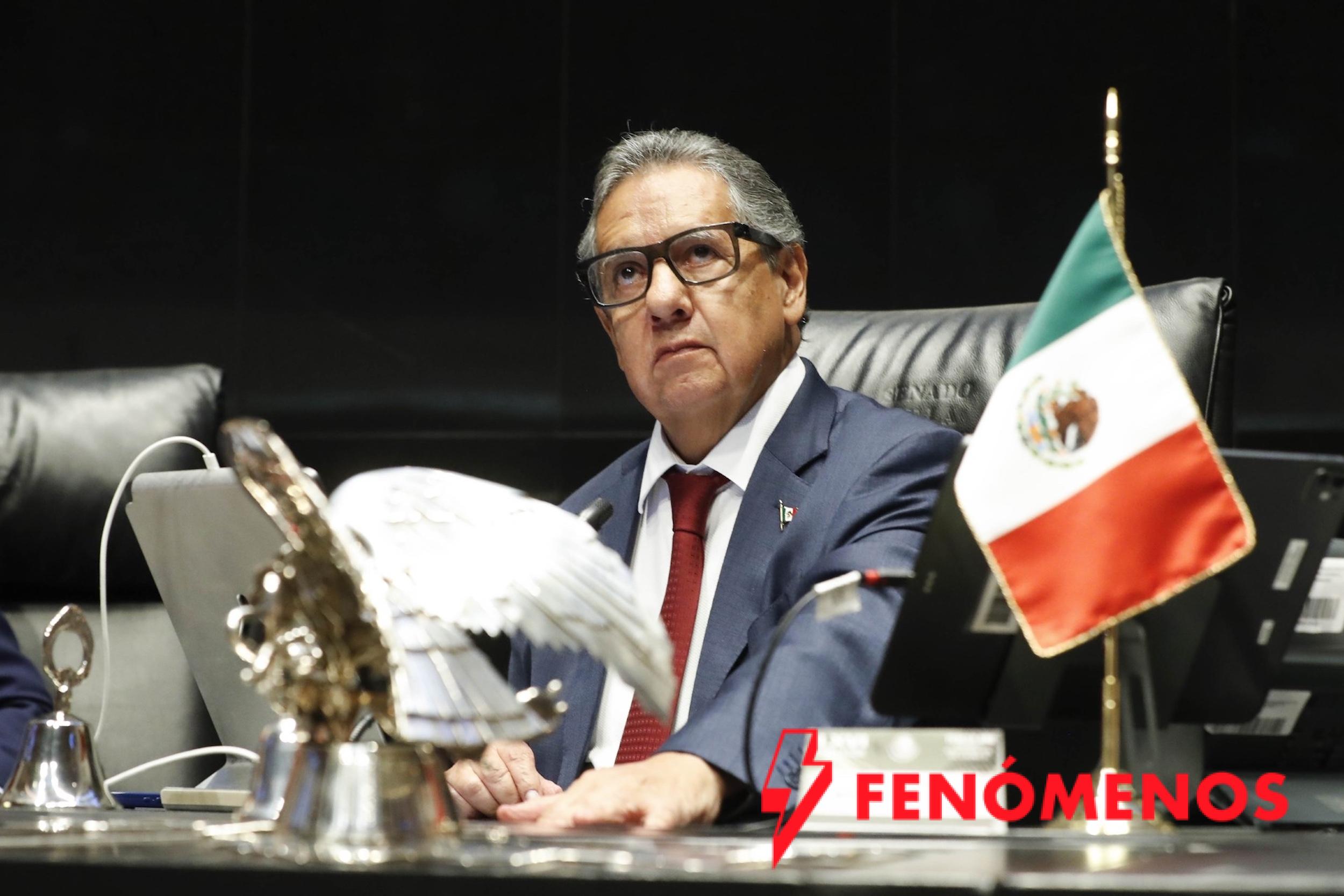 Higinio Martínez solicita que se presente dictamen sobre prohibición de celulares en educación básica