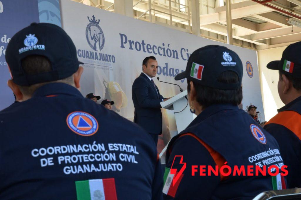 Recibe Coordinación Estatal de Protección Civil unidades de primera respuesta y uniformes 