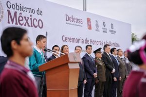 Imagen de Con orgullo por México y Querétaro, Felifer Macías refrenda respeto por los símbolos patrios 17