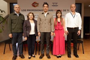 Imagen de Inaugura Felifer Macías el programa “Los profesionistas más cerca de tí” 3