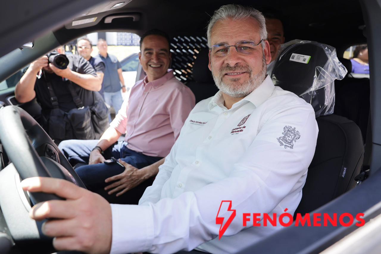 Para reforzar la seguridad, entrega Bedolla nuevas patrullas a la Policía de Zamora