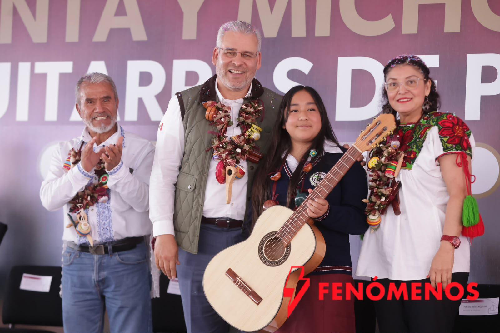 Bedolla fortalece la educación con entrega de 10 mil guitarras de Paracho a secundarias
