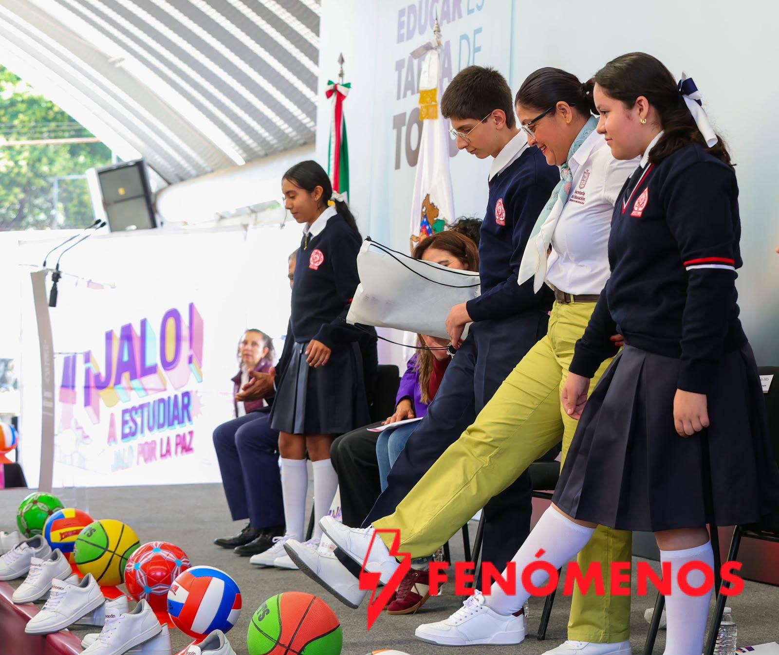 Comienza entrega de 200 mil pares de tenis del programa Jalo a Estudiar, Jalo por la Paz