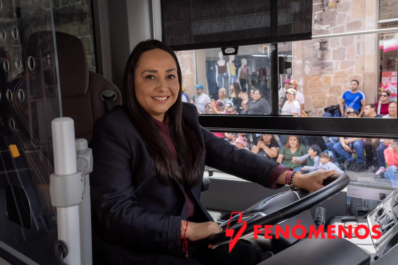 Morebús y teleférico se sumaron al desfile por el natalicio de Morelos en la capital michoacana
