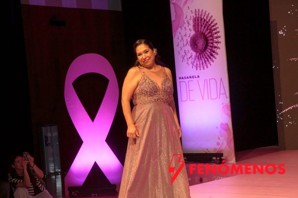 Entre glamour, sonrisas y esperanza: 60 mujeres protagonizan la Pasarela de Vida.