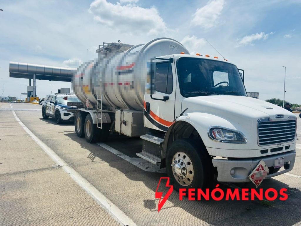 Asegura PEC tractocamión con 20 mil litros de hidrocarburo en Salamanca   