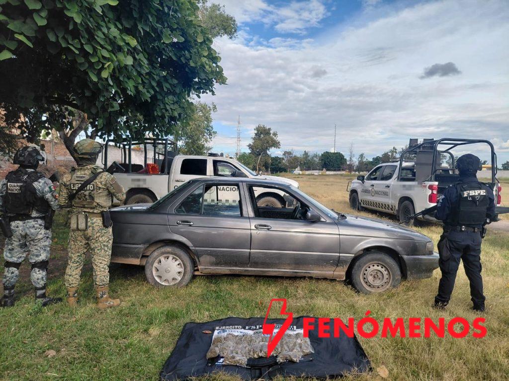 Detienen FSPE a dos personas en Juventino Rosas; aseguran marihuana y 26 cartuchos útiles