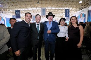 Imagen de Reconoce Felifer Macías trabajo de Rodrigo Monsalvo en El Marqués 12