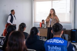Imagen de DIF Municipal promueve la comprensión del autismo entre personal del AIQ 15