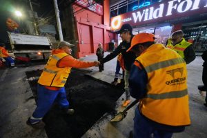 Imagen de Supervisa Felifer Macías trabajos de mantenimiento vial en Querétaro 3
