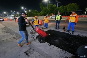 Imagen de Supervisa Felifer Macías trabajos de mantenimiento vial en Querétaro 6