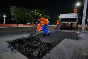 Imagen de Supervisa Felifer Macías trabajos de mantenimiento vial en Querétaro 4