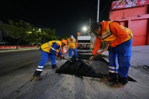 Imagen de Supervisa Felifer Macías trabajos de mantenimiento vial en Querétaro 5