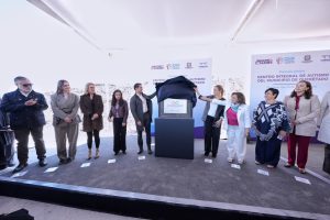 Imagen de Posiciona Felifer Macías a Querétaro a la vanguardia con el Centro de Autismo 9