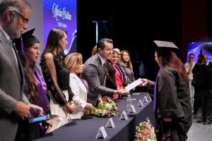 Imagen de Felicidades a las 451 graduadas de la Universidad de las Mujeres: Felifer Macías 3