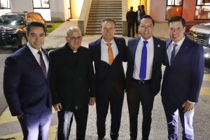 Imagen de Felifer Macías celebra los 20 años de formación académica de la Universidad Anáhuac Querétaro 17