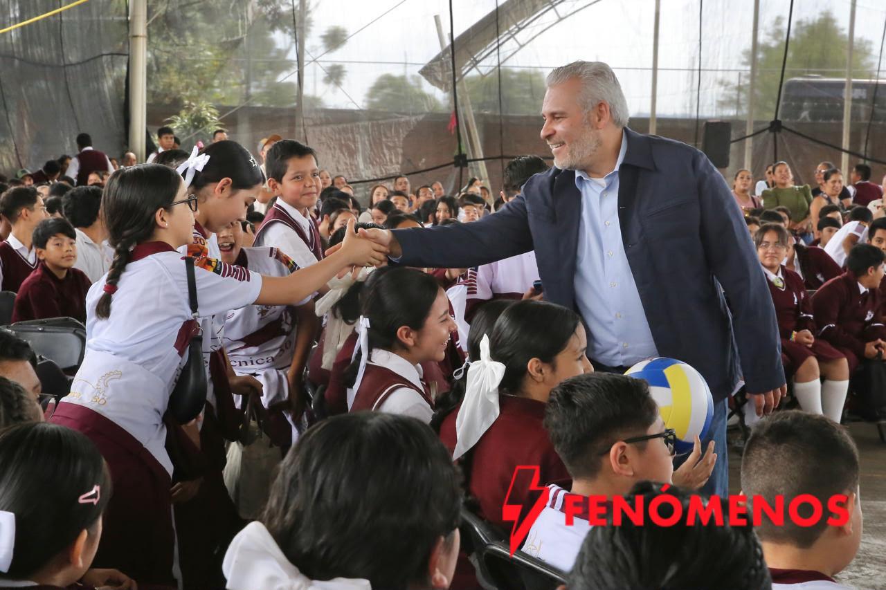 ¡Más de 800 mil tenis entregados! Bedolla impulsa el apoyo a estudiantes de secundaria