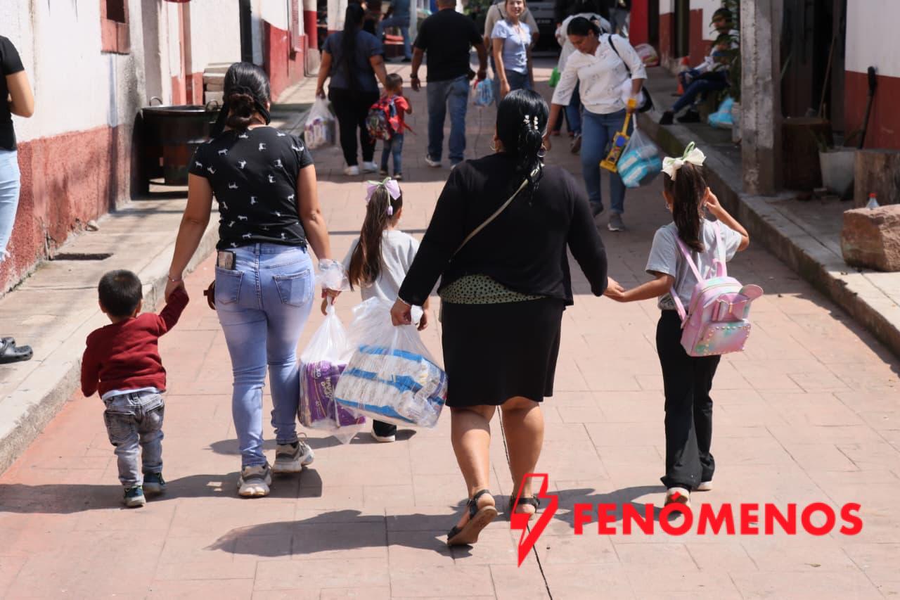 Más de 300 mil pañales entregados con la caravana “Jalo por las Mamás”