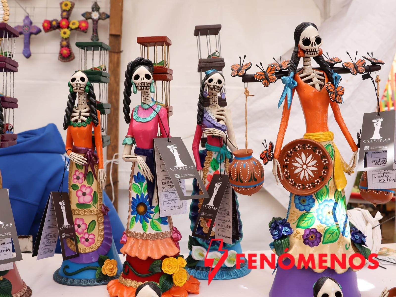 Vive la Noche de Muertos en los tianguis artesanales de Pátzcuaro y Capula