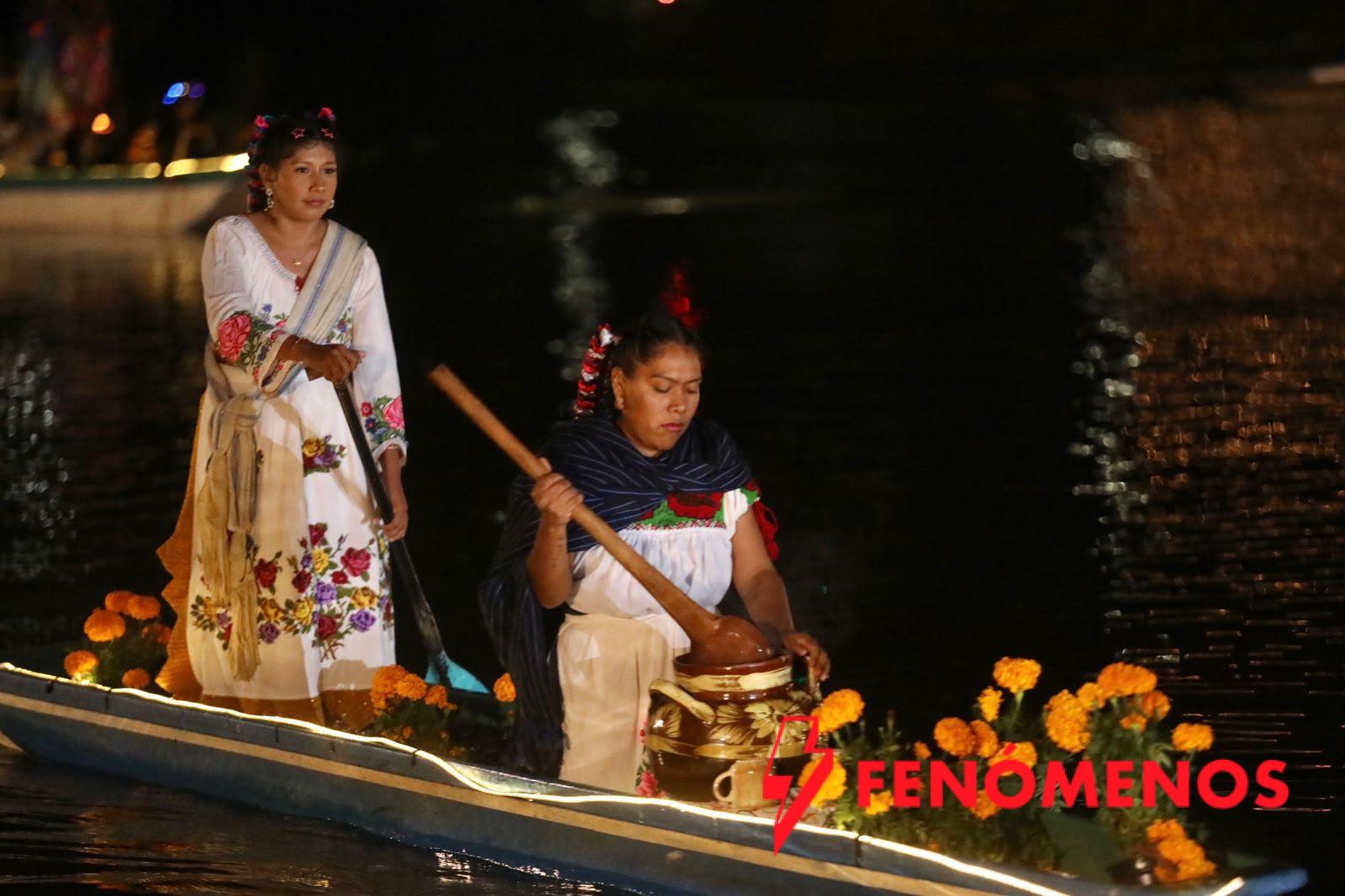 Canales iluminados y ofrendas flotantes en Urandén; última oportunidad de vivir “El camino de las ánimas”